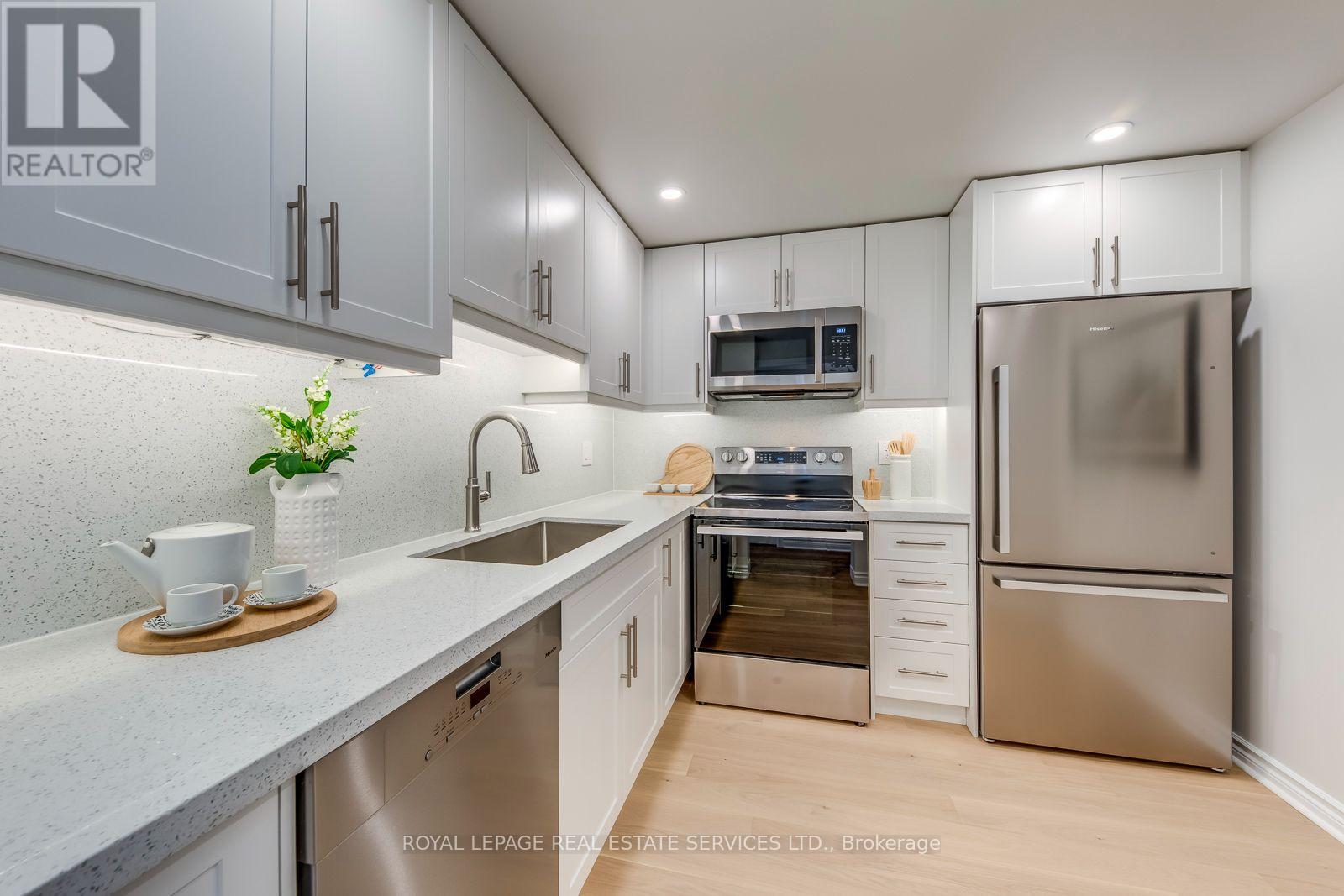 403 - 1 Ripley Avenue, Toronto, Ontario  M6S 4Z6 - Photo 12 - W13599870