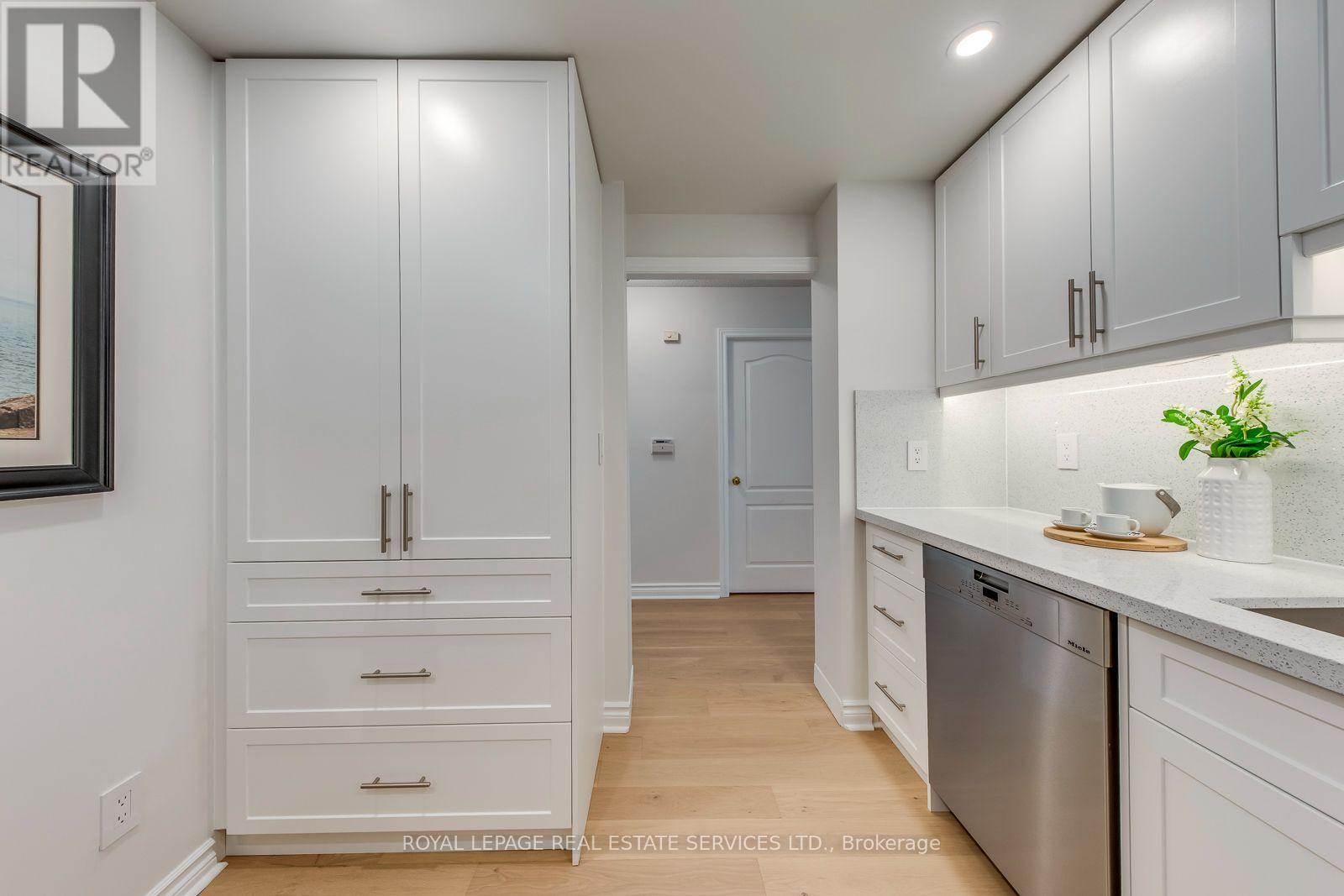 403 - 1 Ripley Avenue, Toronto, Ontario  M6S 4Z6 - Photo 9 - W13599870