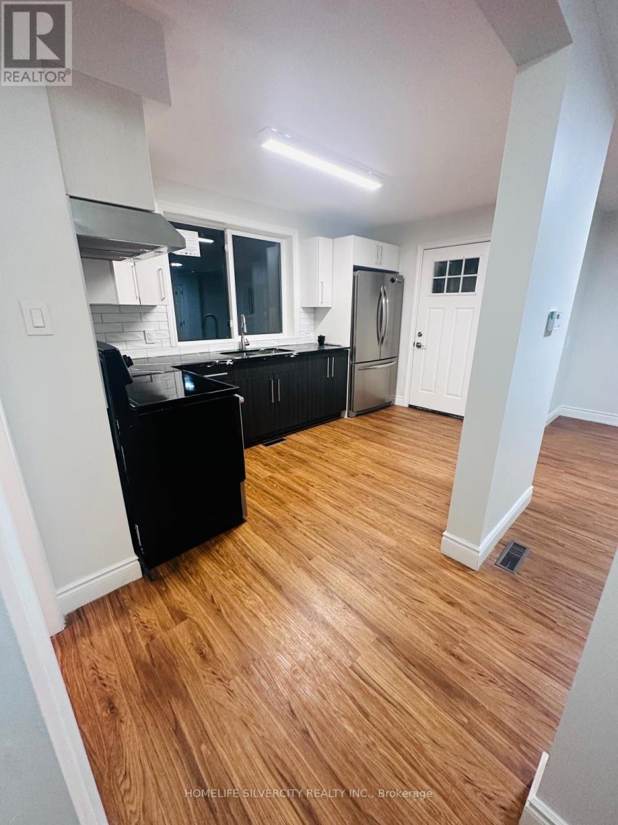 221 Emerson Avenue S, London South, Ontario  N5V 3L5 - Photo 5 - X13707684