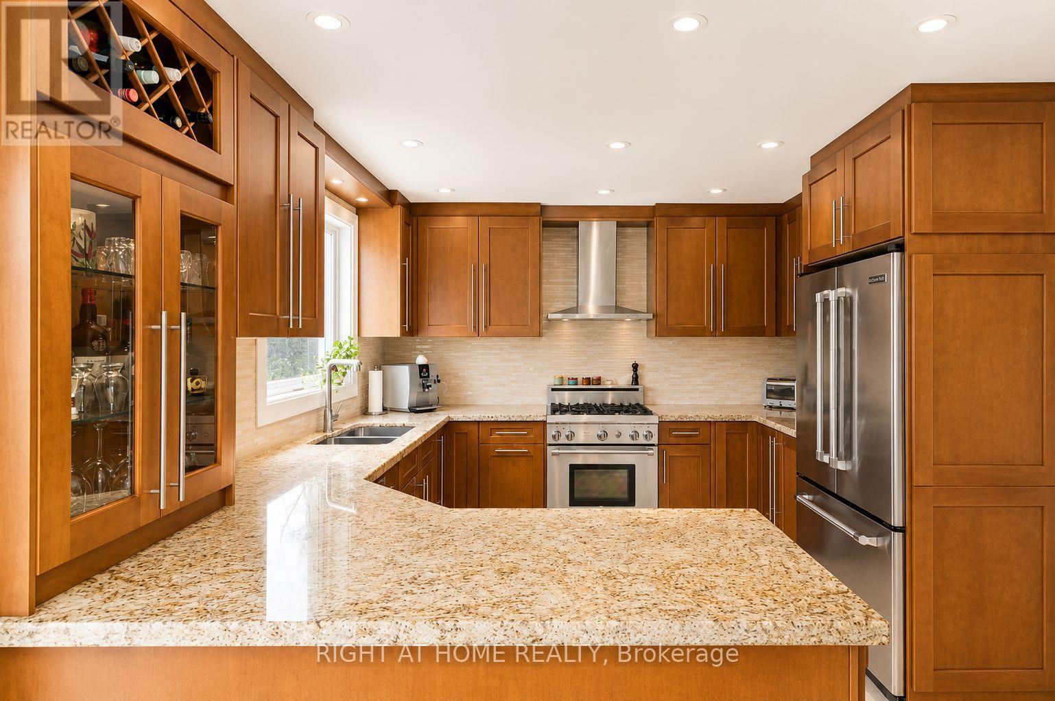 54 London Road, Newmarket, Ontario  L3Y 6A2 - Photo 5 - N13485956
