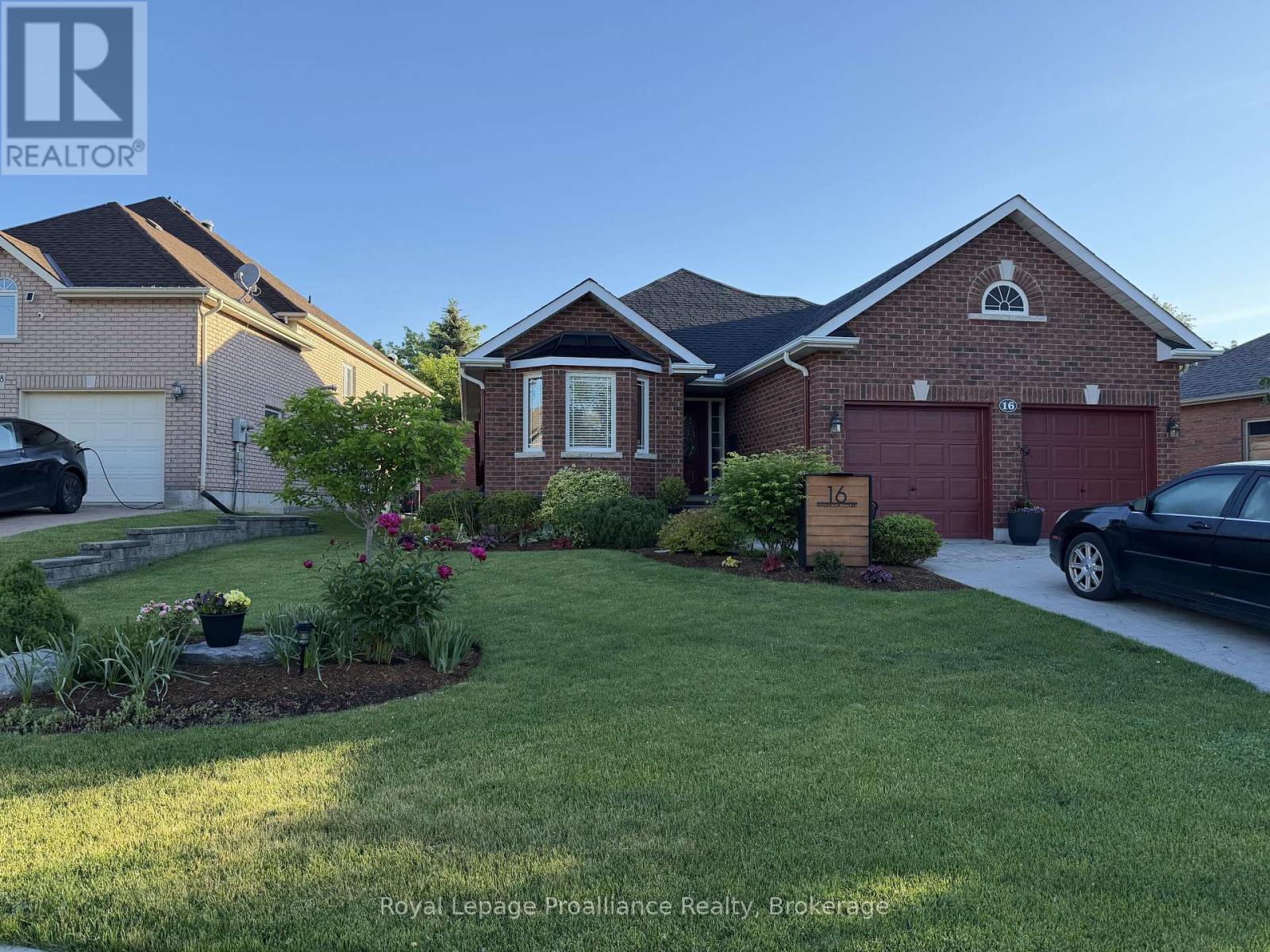 16 MAGNOLIA COURT, Belleville, Ontario