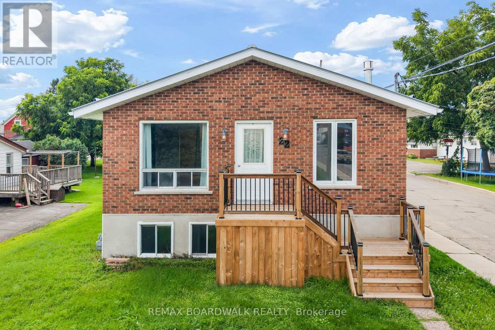 22 MERRICK STREET, Smiths Falls, Ontario