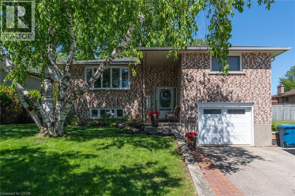 18 MAYBERRY Place, Stratford, Ontario