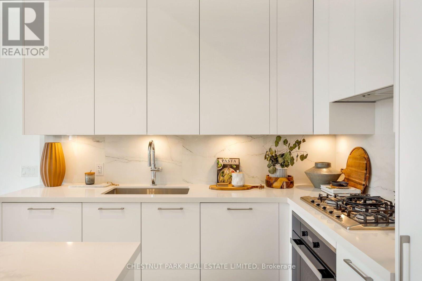 Th12 - 33 Frederick Todd Way, Toronto, Ontario  M4G 0C9 - Photo 6 - C13707794