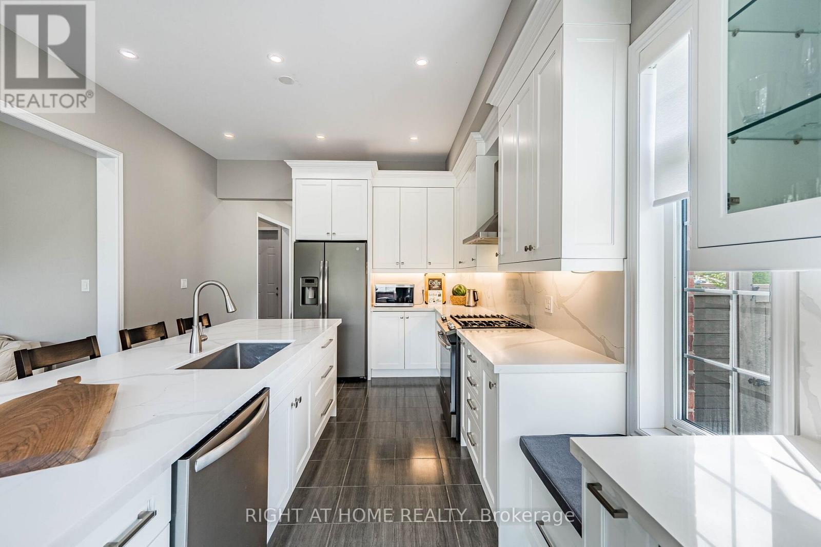 2 Cottonwood Hollow Court, Aurora, Ontario  L4G 3L8 - Photo 16 - N13707750