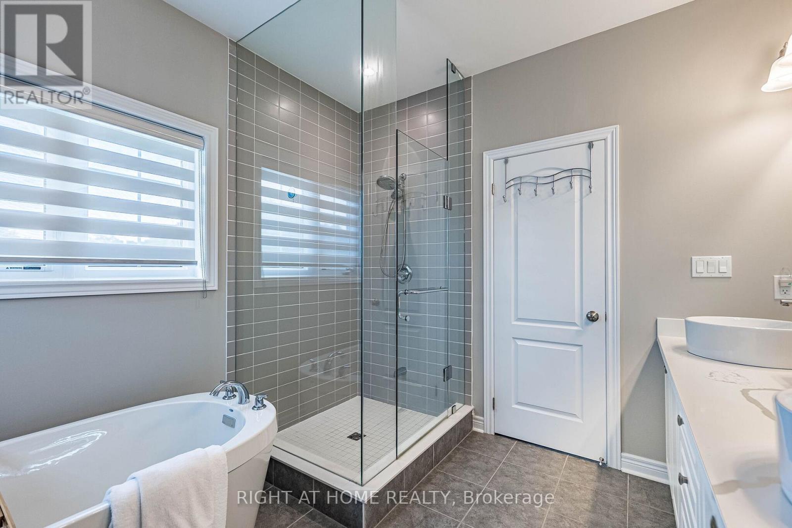 2 Cottonwood Hollow Court, Aurora, Ontario  L4G 3L8 - Photo 37 - N13707750
