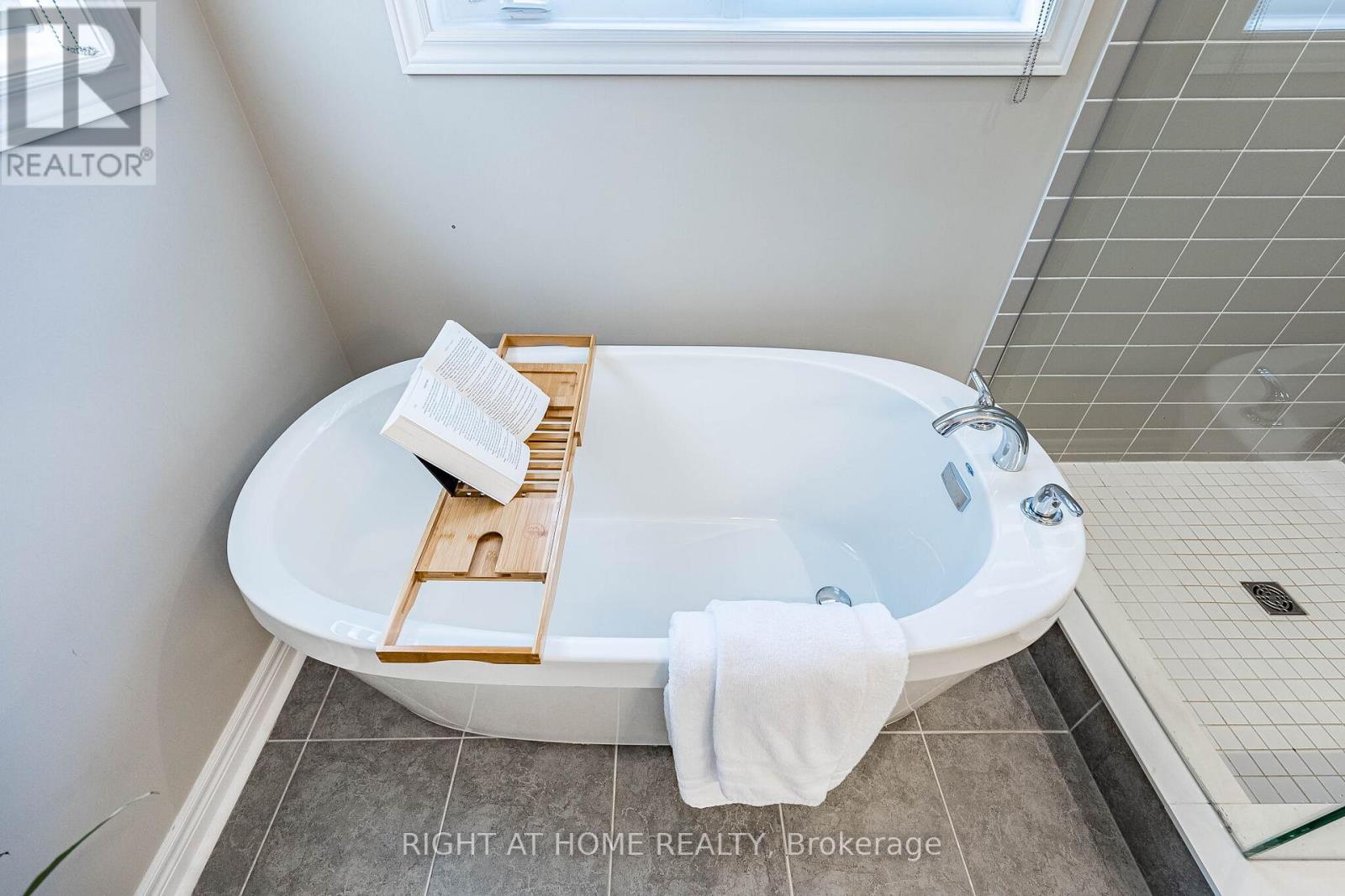 2 Cottonwood Hollow Court, Aurora, Ontario  L4G 3L8 - Photo 39 - N13707750