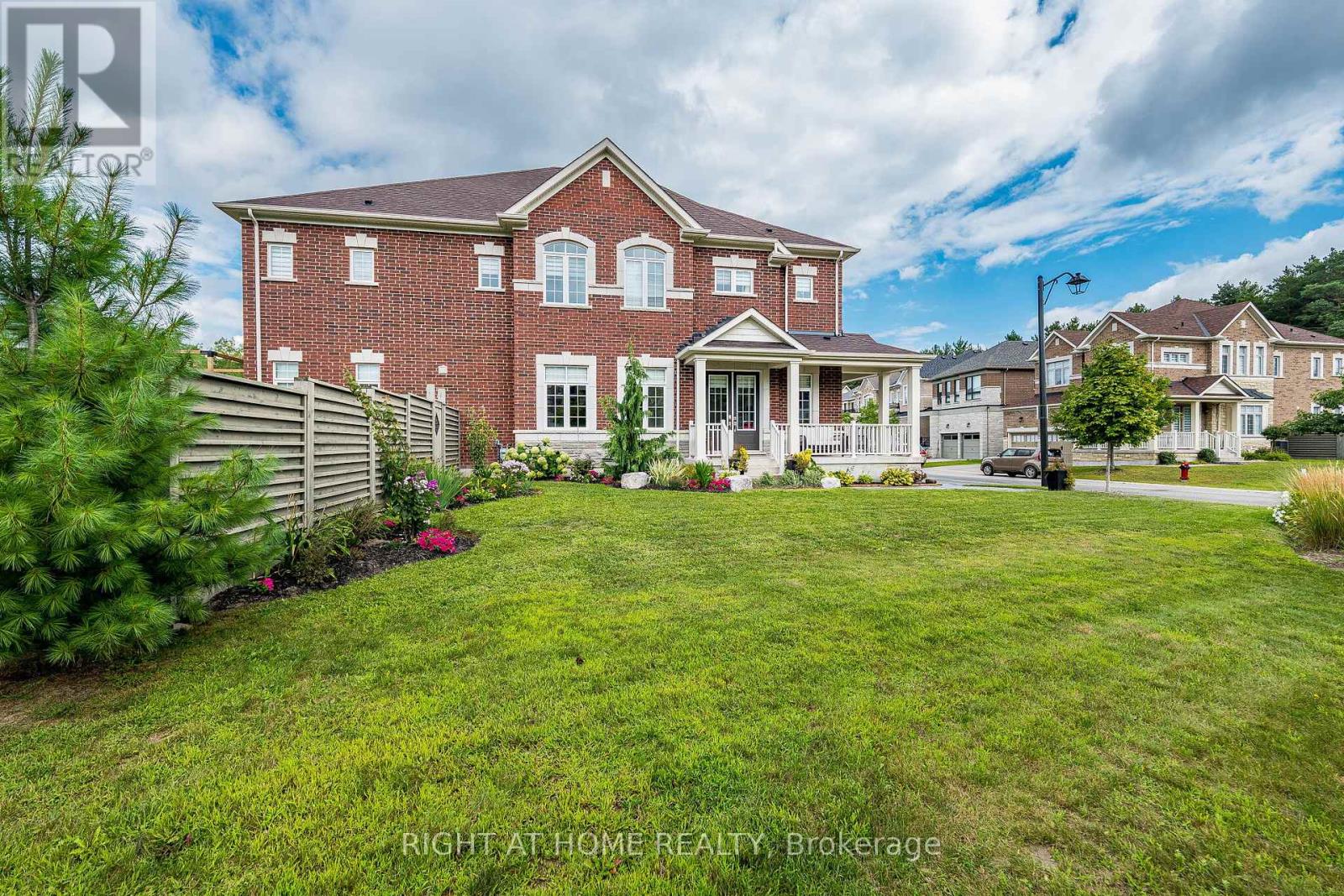 2 Cottonwood Hollow Court, Aurora, Ontario  L4G 3L8 - Photo 4 - N13707750