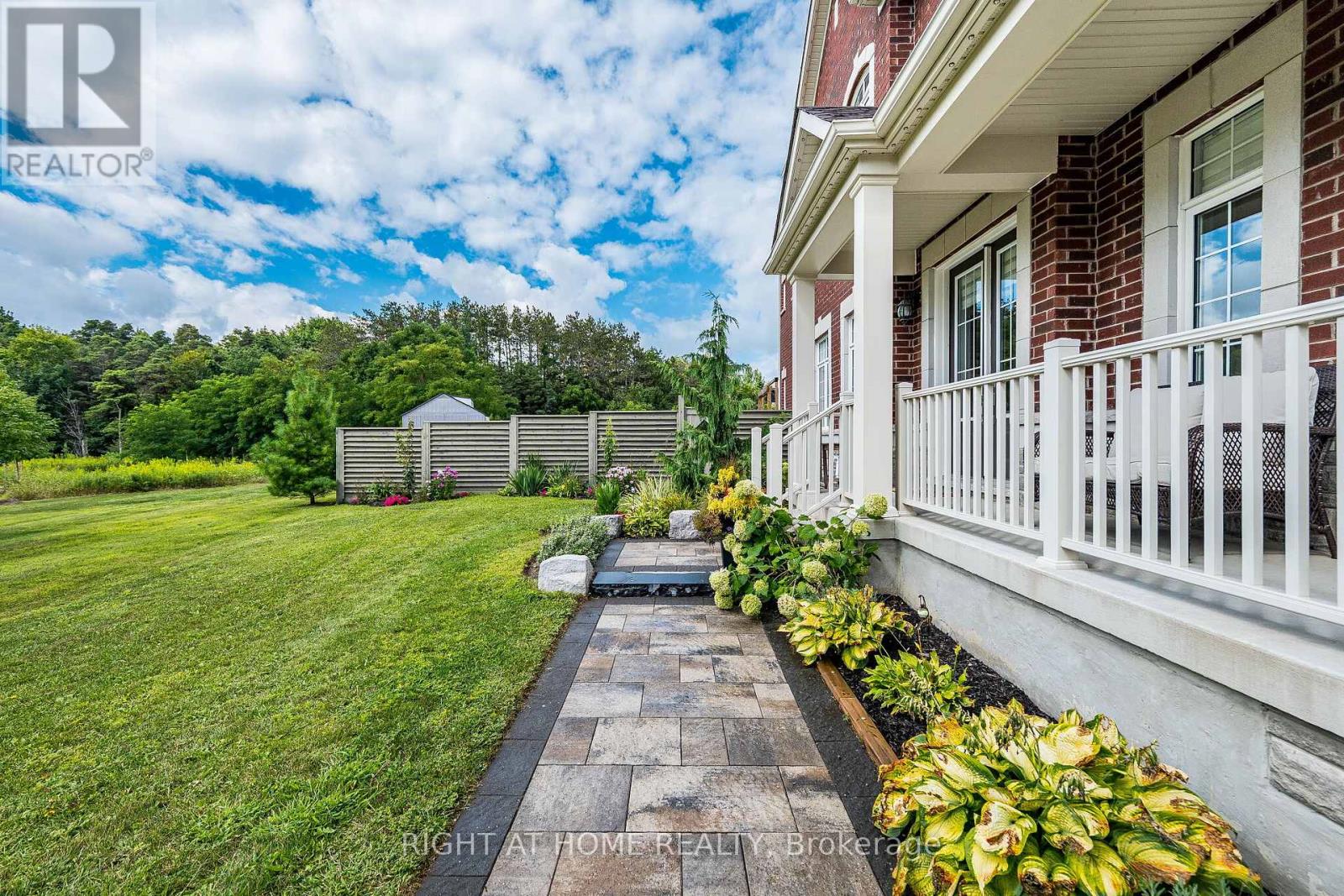 2 Cottonwood Hollow Court, Aurora, Ontario  L4G 3L8 - Photo 7 - N13707750