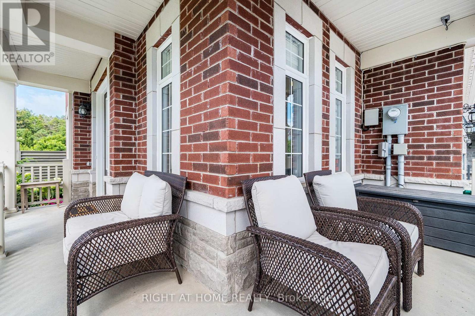 2 Cottonwood Hollow Court, Aurora, Ontario  L4G 3L8 - Photo 8 - N13707750