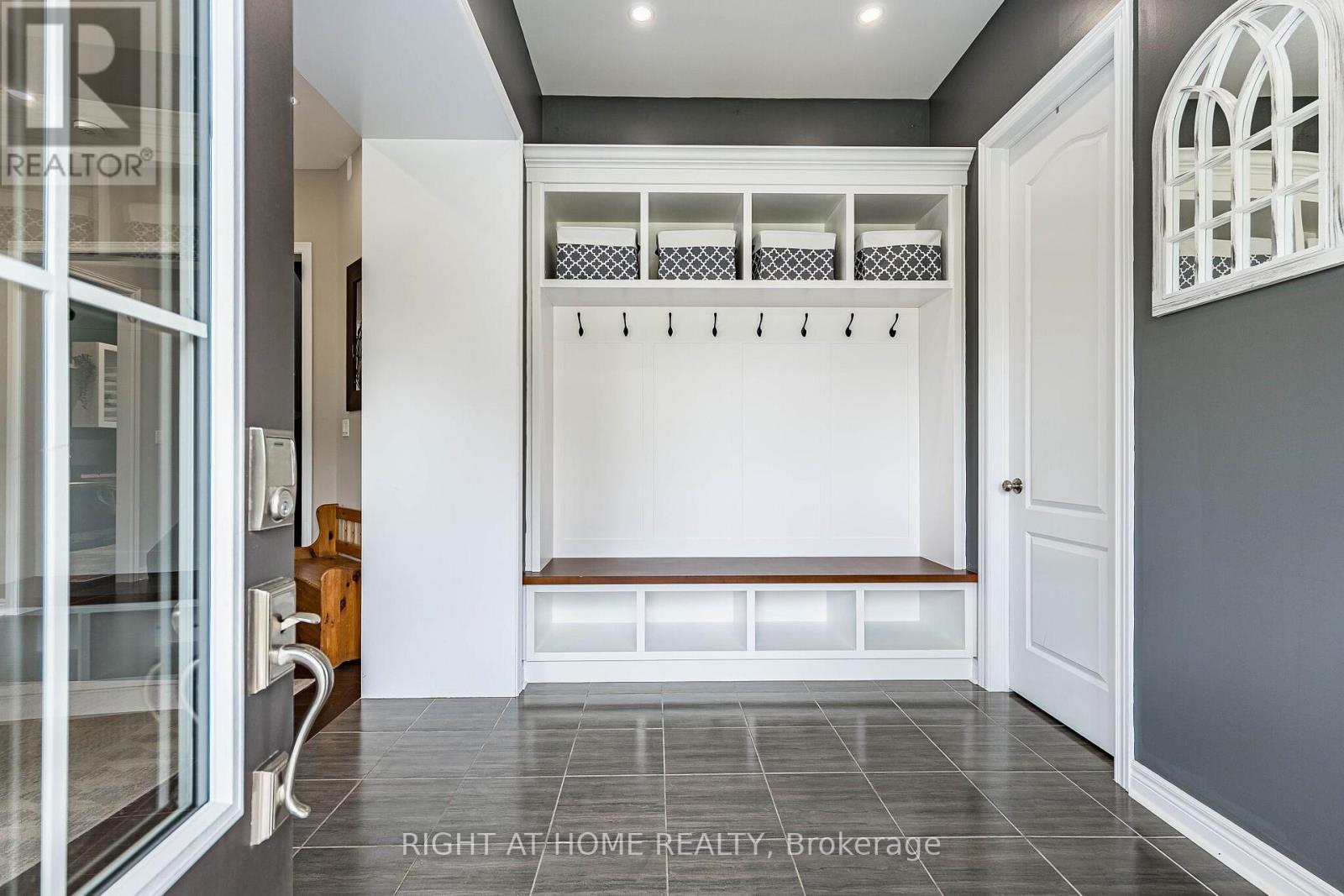 2 Cottonwood Hollow Court, Aurora, Ontario  L4G 3L8 - Photo 9 - N13707750