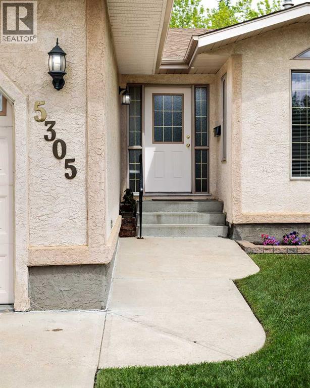 5305 66 Street, Camrose, Alberta  T4V 4M2 - Photo 3 - A2317268