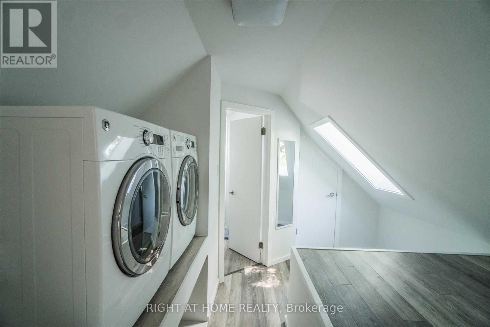 Loft - 164 Trafalgar Road, Oakville, Ontario  L6J 3G6 - Photo 10 - W13707796