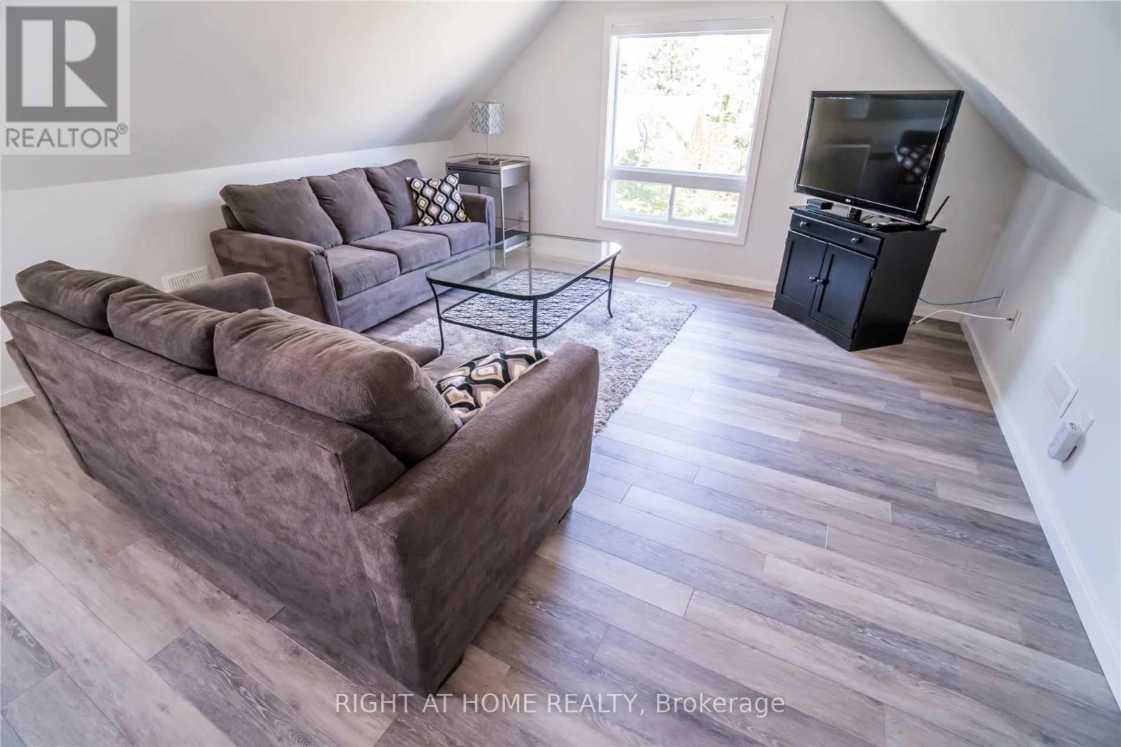 Loft - 164 Trafalgar Road, Oakville, Ontario  L6J 3G6 - Photo 2 - W13707796