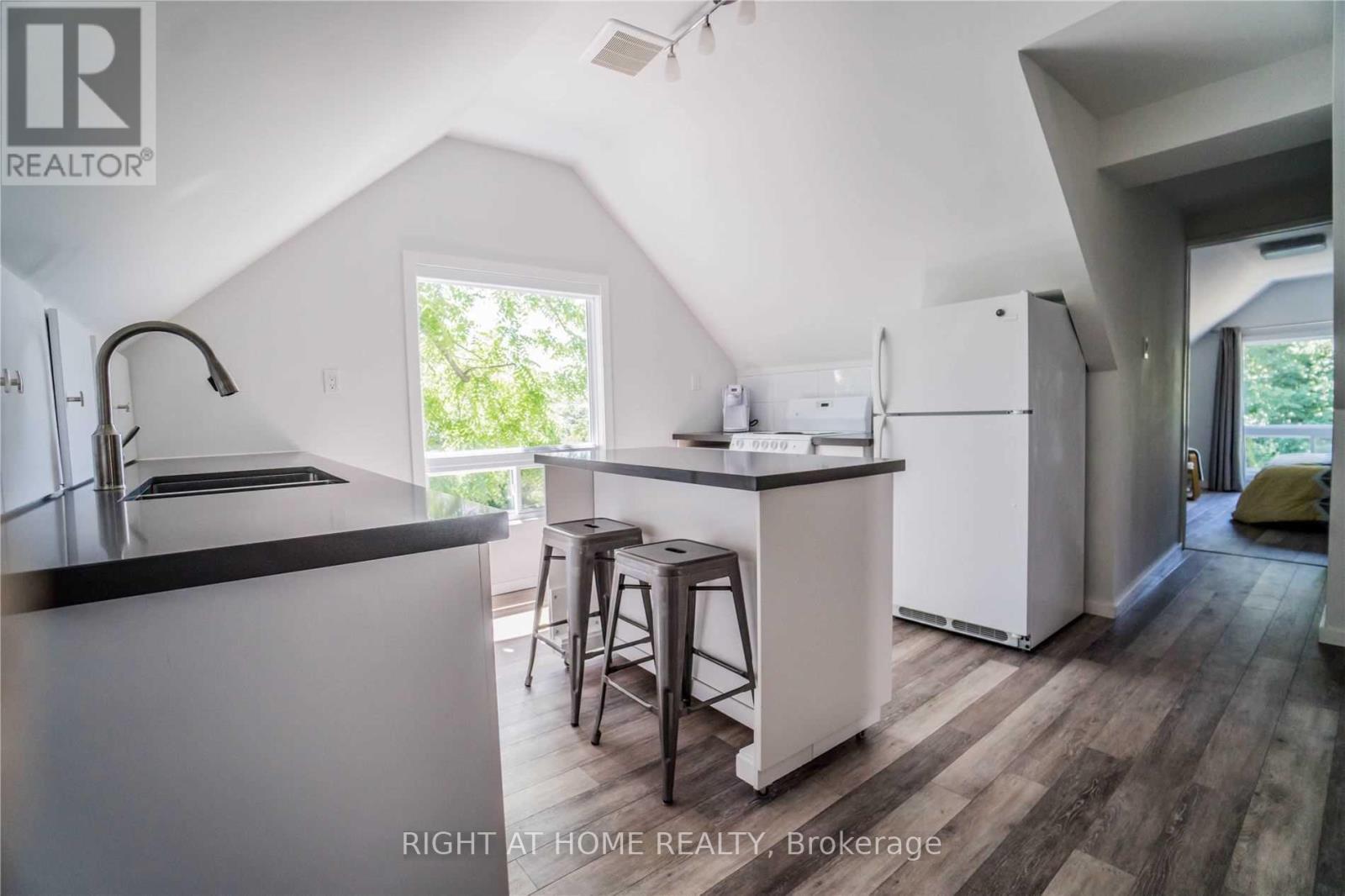 Loft - 164 Trafalgar Road, Oakville, Ontario  L6J 3G6 - Photo 3 - W13707796