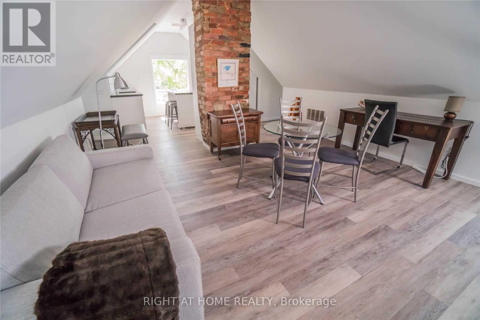 Loft - 164 Trafalgar Road, Oakville, Ontario  L6J 3G6 - Photo 6 - W13707796
