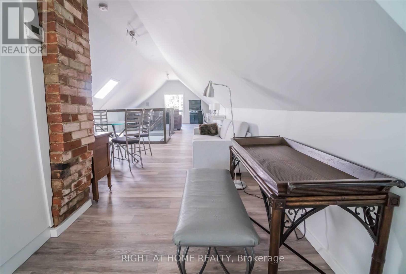 Loft - 164 Trafalgar Road, Oakville, Ontario  L6J 3G6 - Photo 7 - W13707796