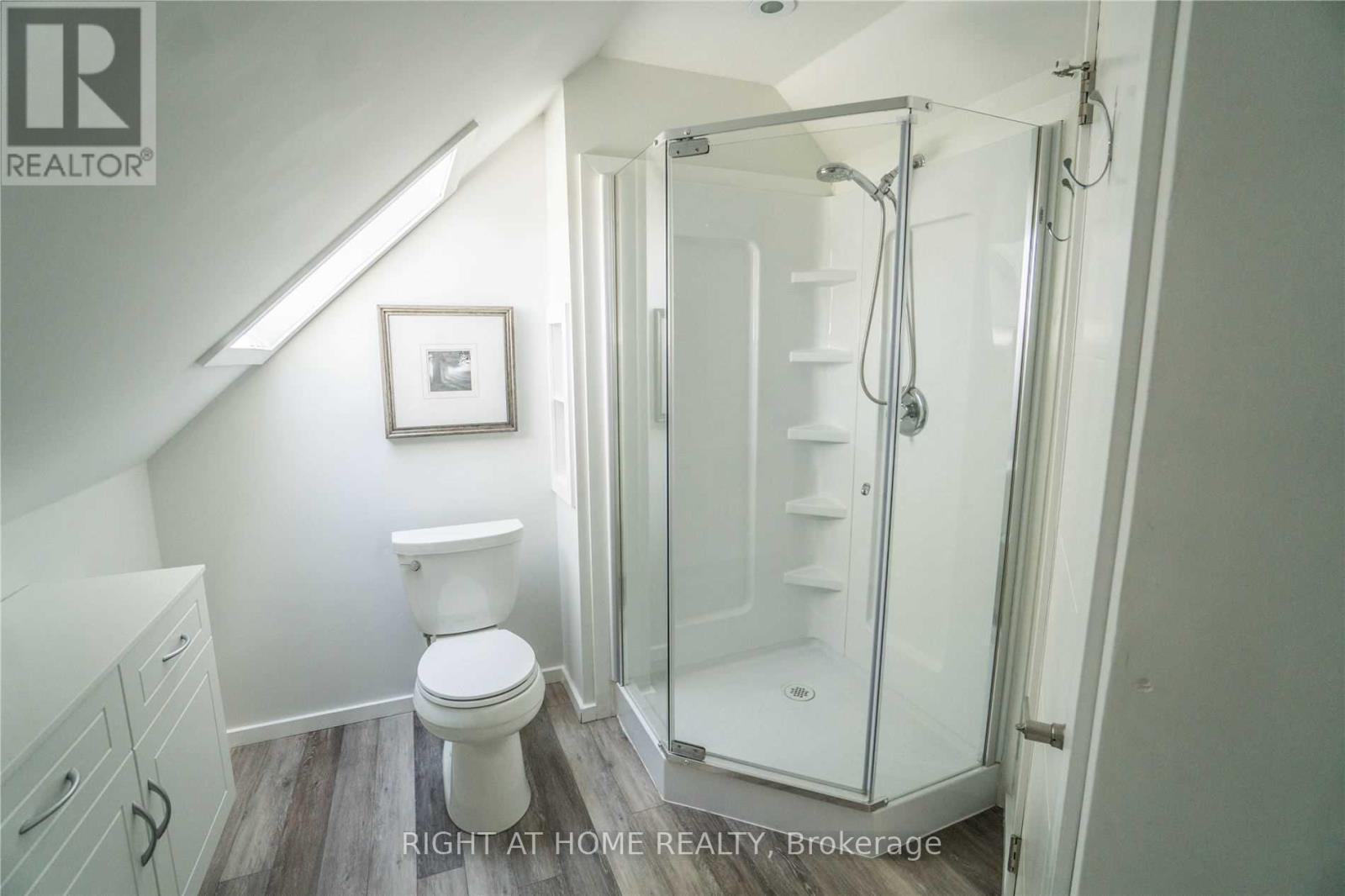 Loft - 164 Trafalgar Road, Oakville, Ontario  L6J 3G6 - Photo 9 - W13707796