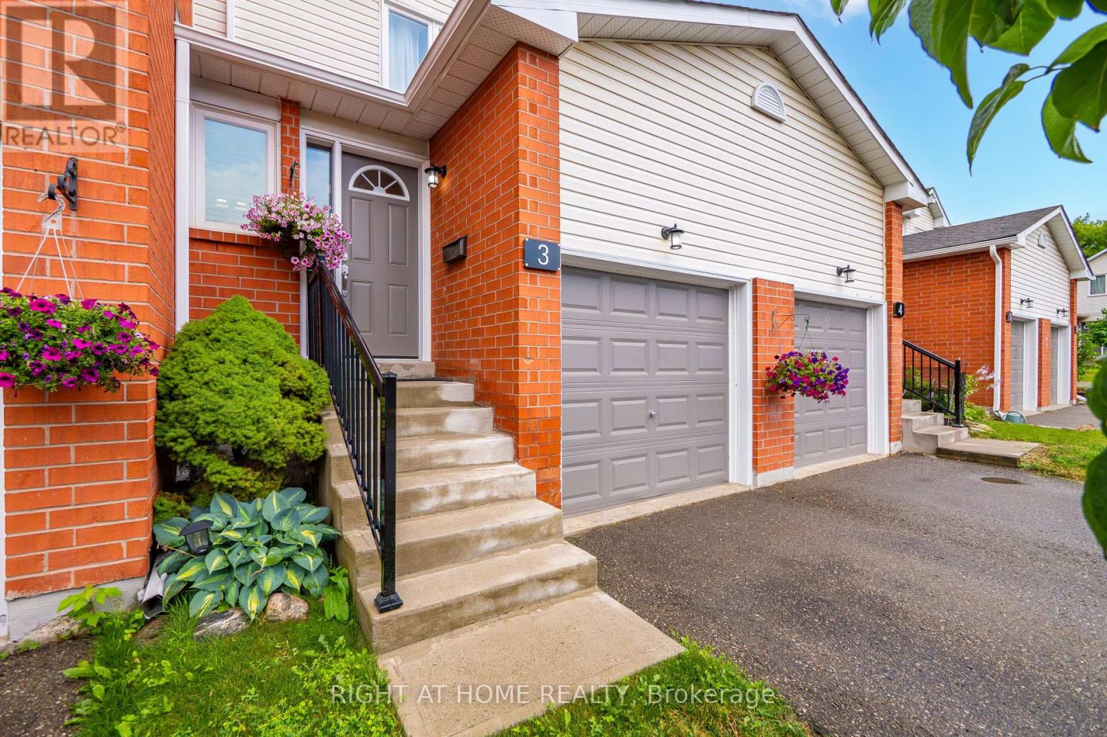 3 Beverly Lane, Halton Hills, Ontario  L7G 5L7 - Photo 4 - W13707816