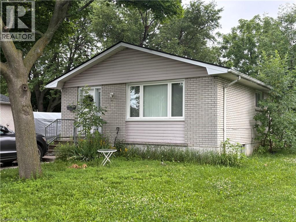 15 MICHAEL Avenue Unit# Lower