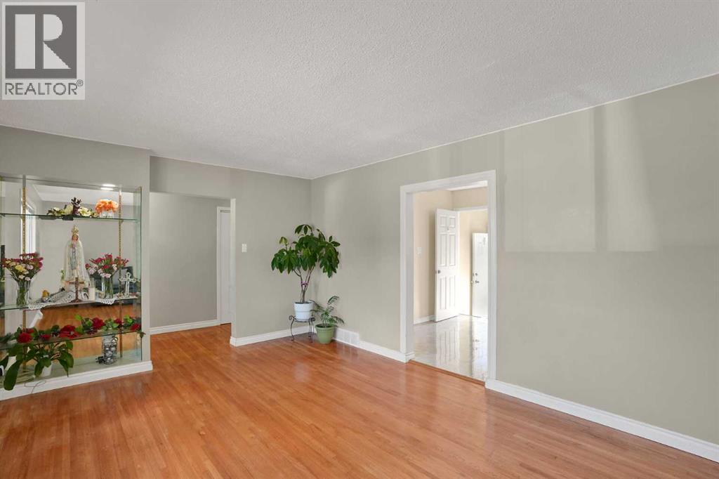 10315 8 Street Sw, Calgary, Alberta  T2W 0H2 - Photo 7 - A2328560