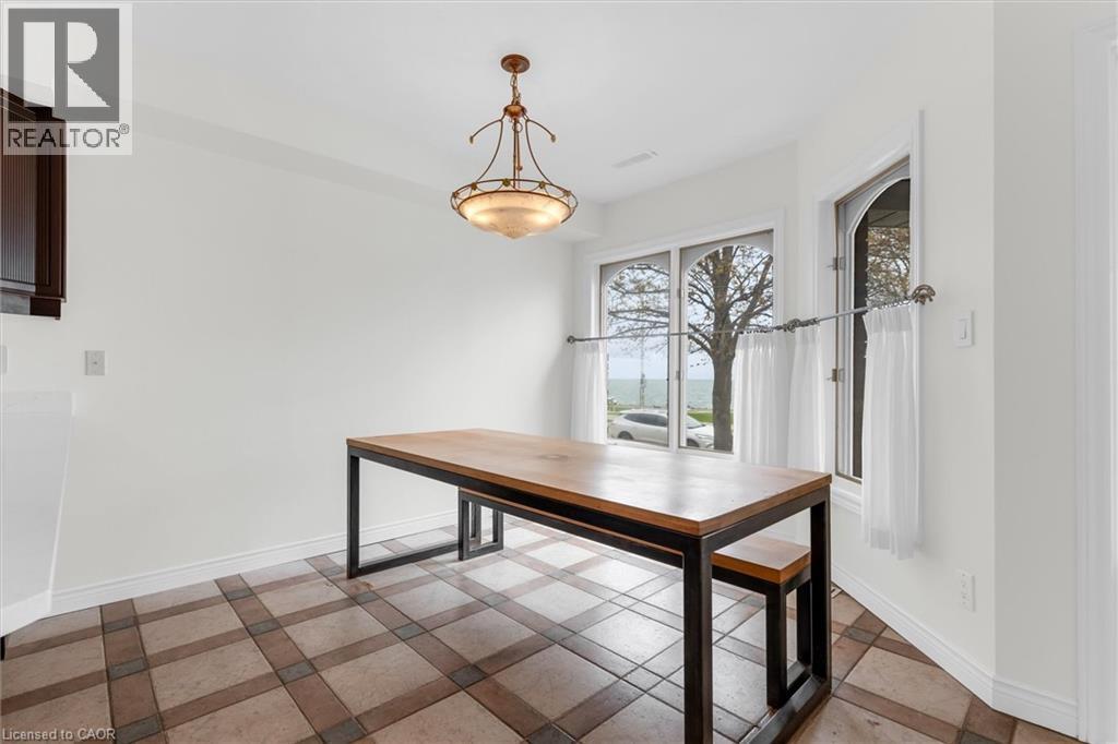 1389 Lakeshore Road, Burlington, Ontario L7S 1B1 - Photo 4 - 40825361