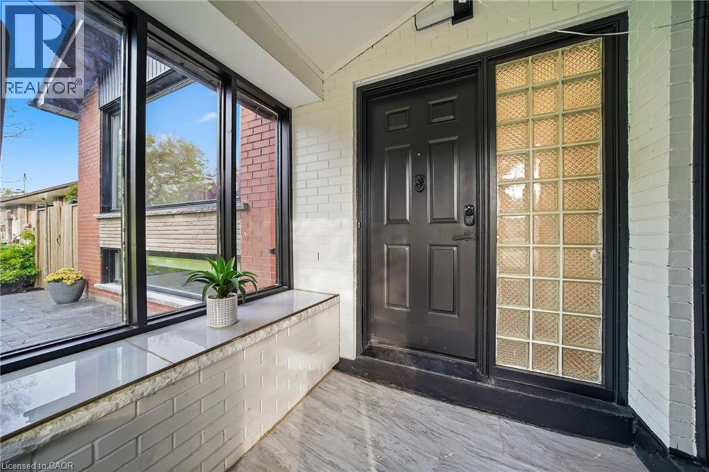 2066 Rebecca Street, Oakville, Ontario  L6L 2A2 - Photo 3 - 40849709