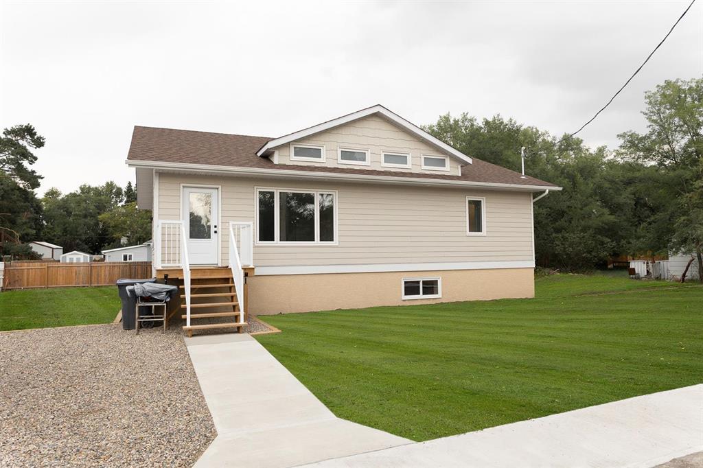 129 3rd Avenue W, Souris, Manitoba  R0K 2C0 - Photo 0 - 202621236