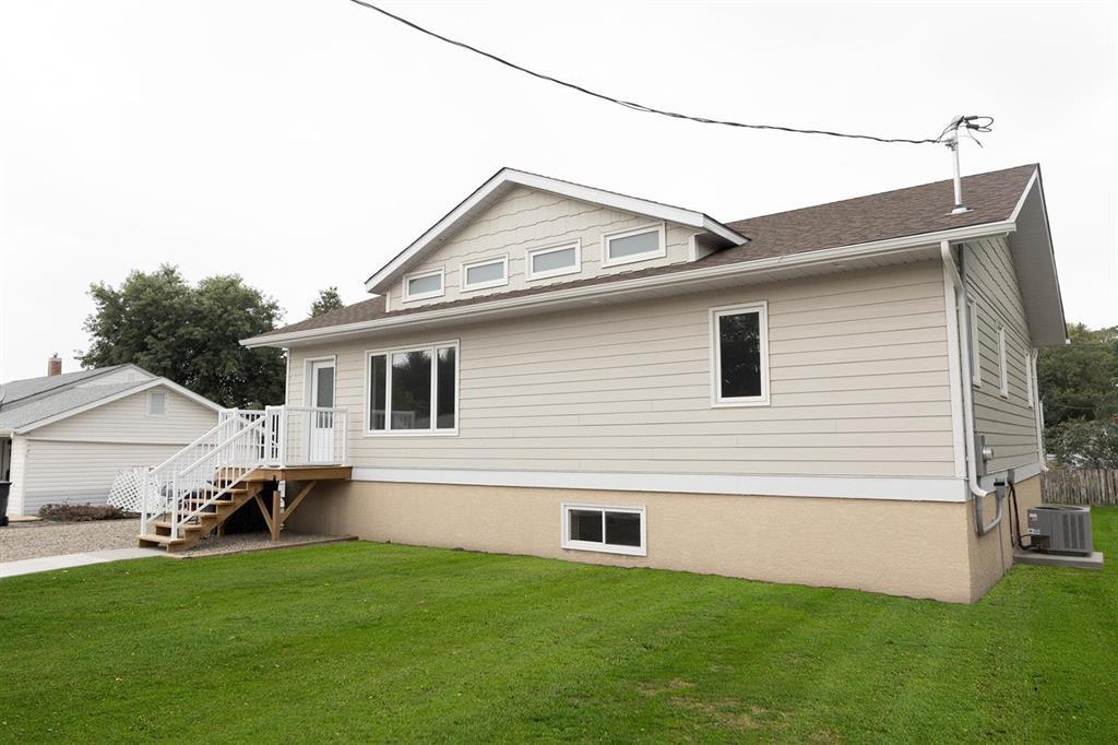 129 3rd Avenue W, Souris, Manitoba  R0K 2C0 - Photo 1 - 202621236