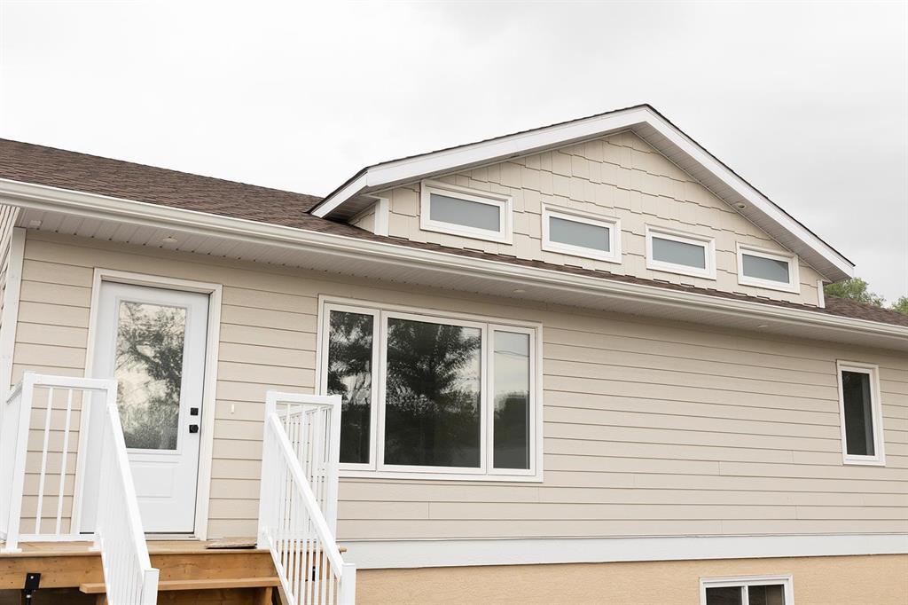 129 3rd Avenue W, Souris, Manitoba  R0K 2C0 - Photo 2 - 202621236