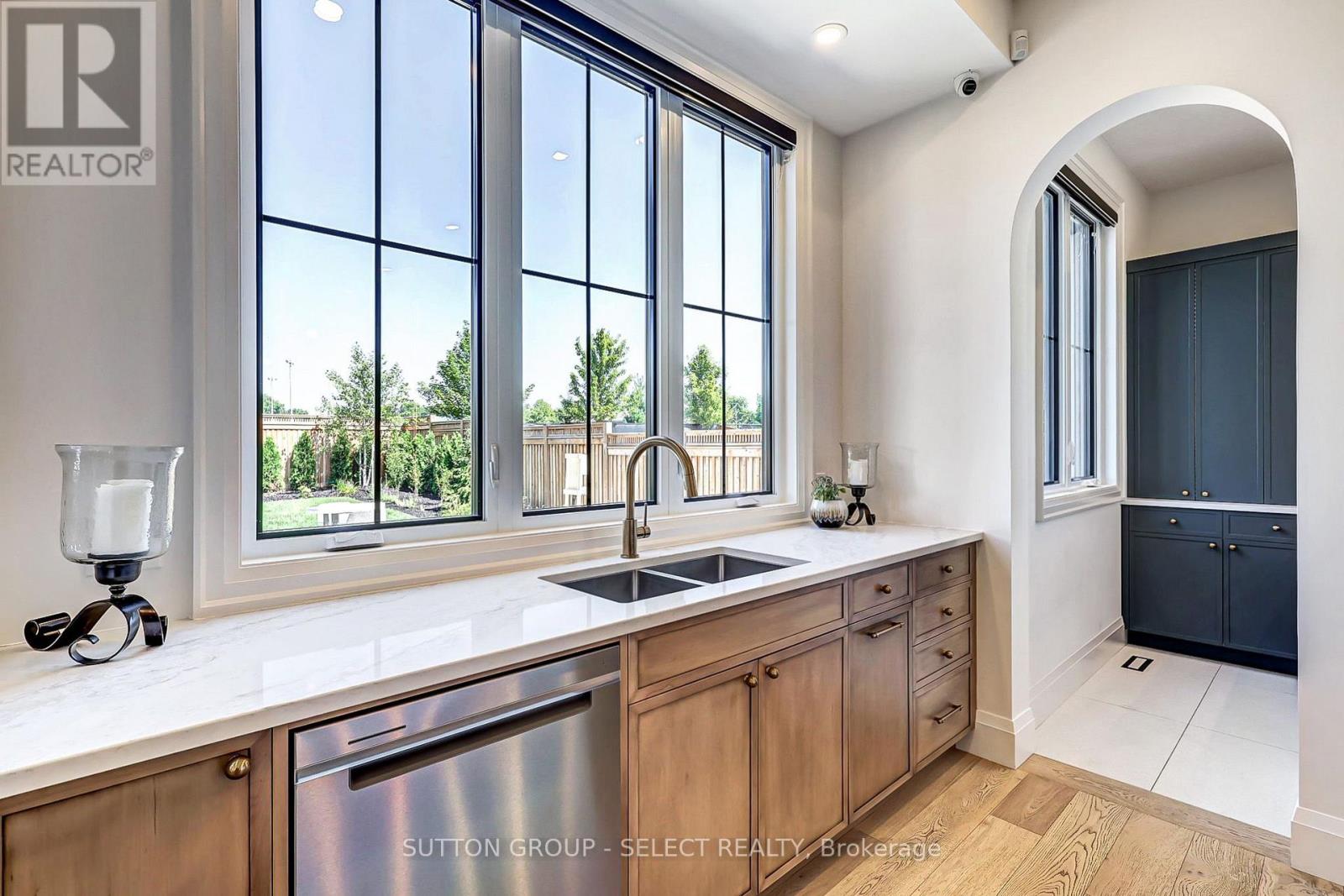 239 Foxborough Place, Thames Centre, Ontario  N0M 2P0 - Photo 14 - X13705790