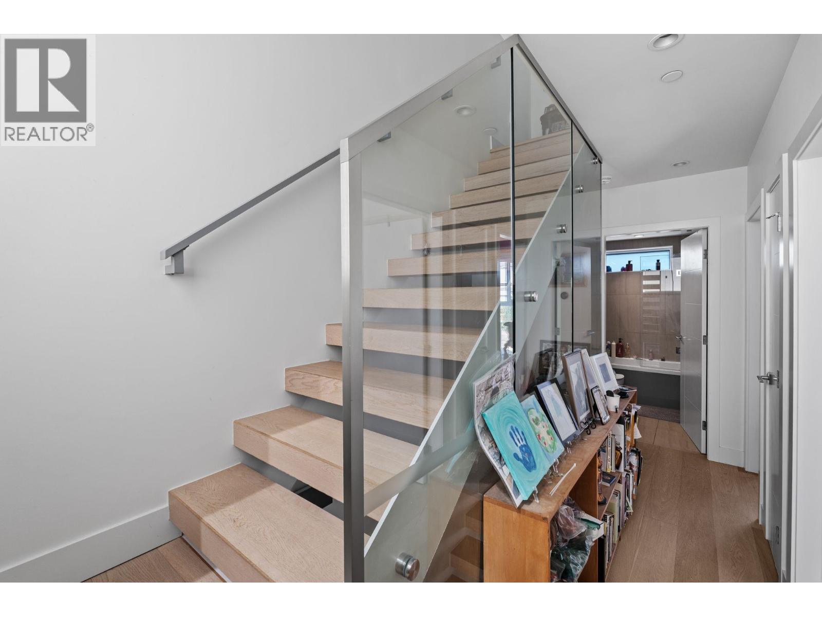 156 W Woodstock Avenue, Vancouver, British Columbia  V5Y 0N1 - Photo 7 - R3156710