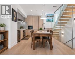 156 W WOODSTOCK AVENUE, Vancouver, British Columbia