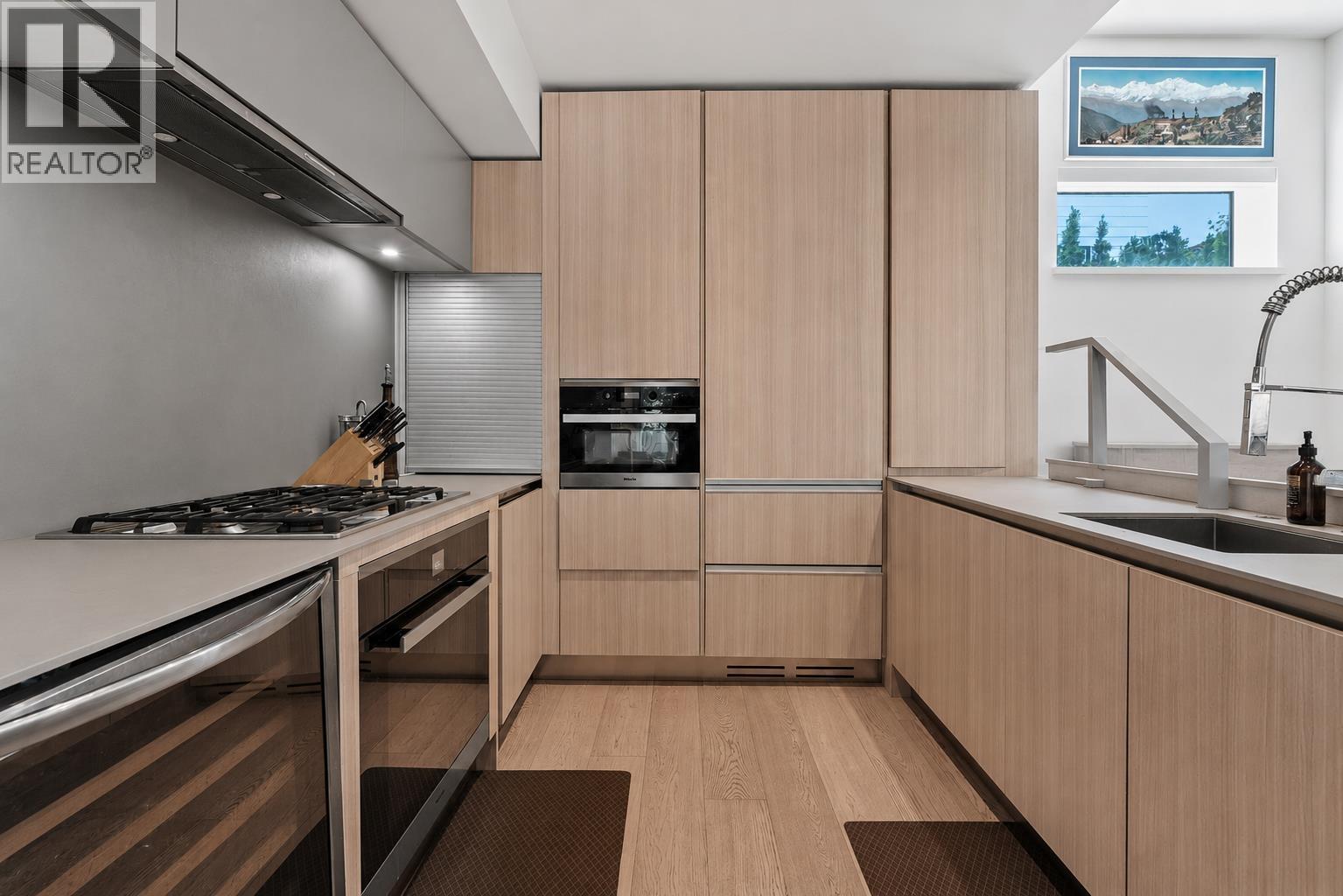 156 W Woodstock Avenue, Vancouver, British Columbia  V5Y 0N1 - Photo 4 - R3156710