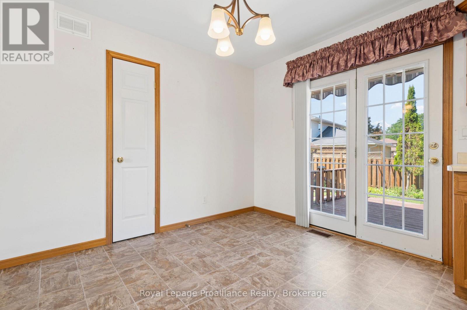 4 Wilmot Court, Belleville, Ontario  K8P 5H1 - Photo 13 - X13707994