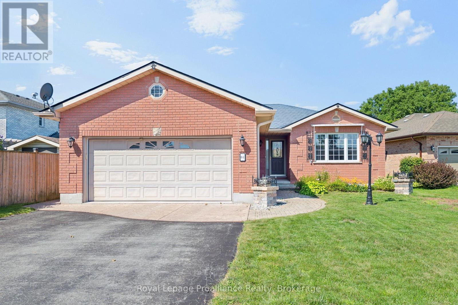 4 Wilmot Court, Belleville, Ontario  K8P 5H1 - Photo 2 - X13707994