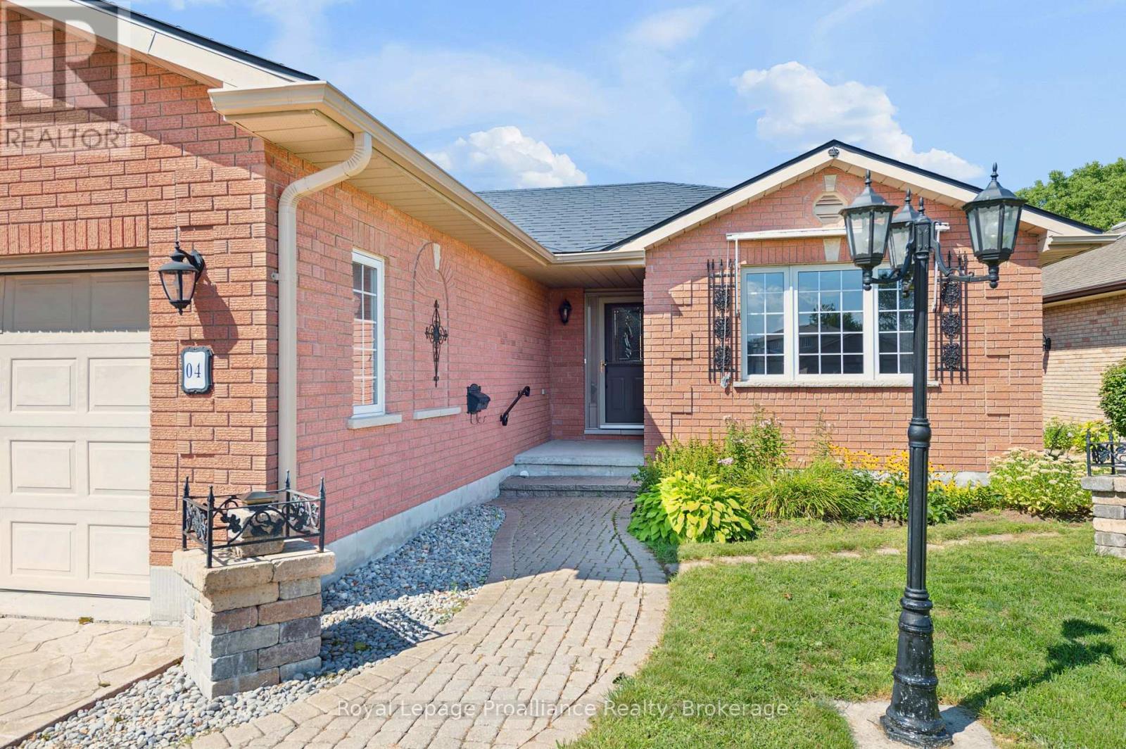 4 Wilmot Court, Belleville, Ontario  K8P 5H1 - Photo 4 - X13707994