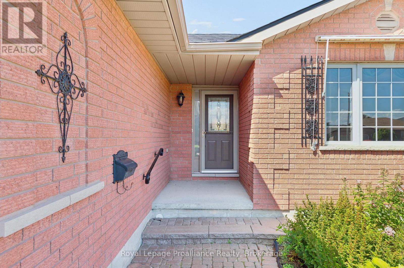 4 Wilmot Court, Belleville, Ontario  K8P 5H1 - Photo 5 - X13707994
