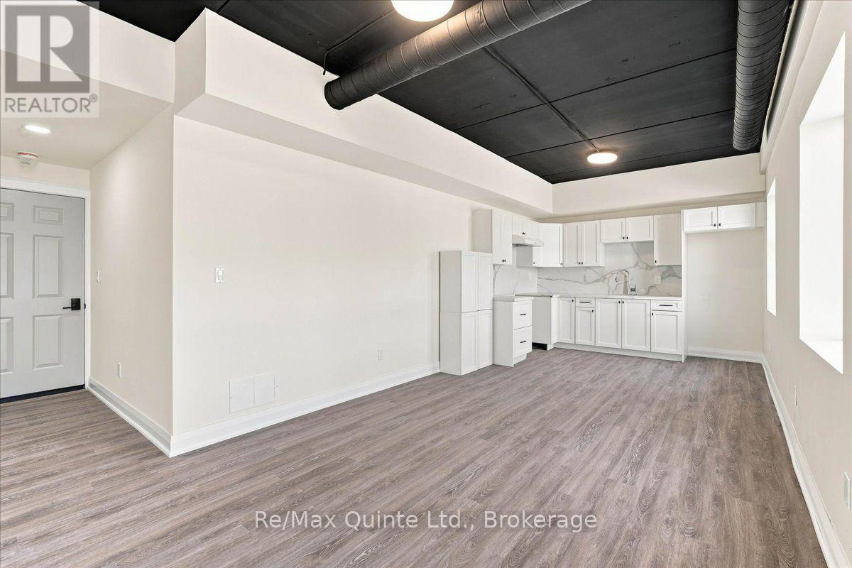 $1,400 MonthlyC - 445 Centre Street N, Greater Napanee, Ontario