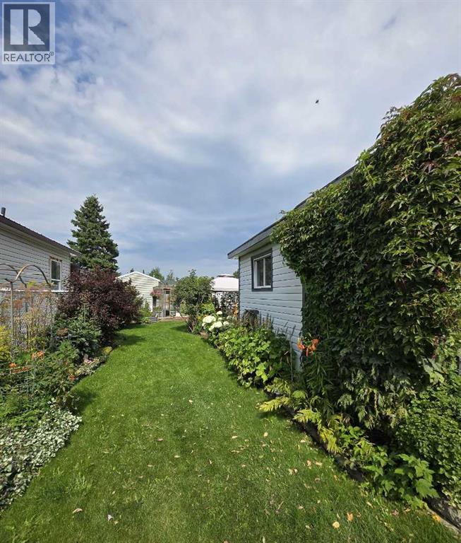 142 Rivervalley Estates, Whitecourt, Alberta  T7S 1K1 - Photo 4 - A2339630