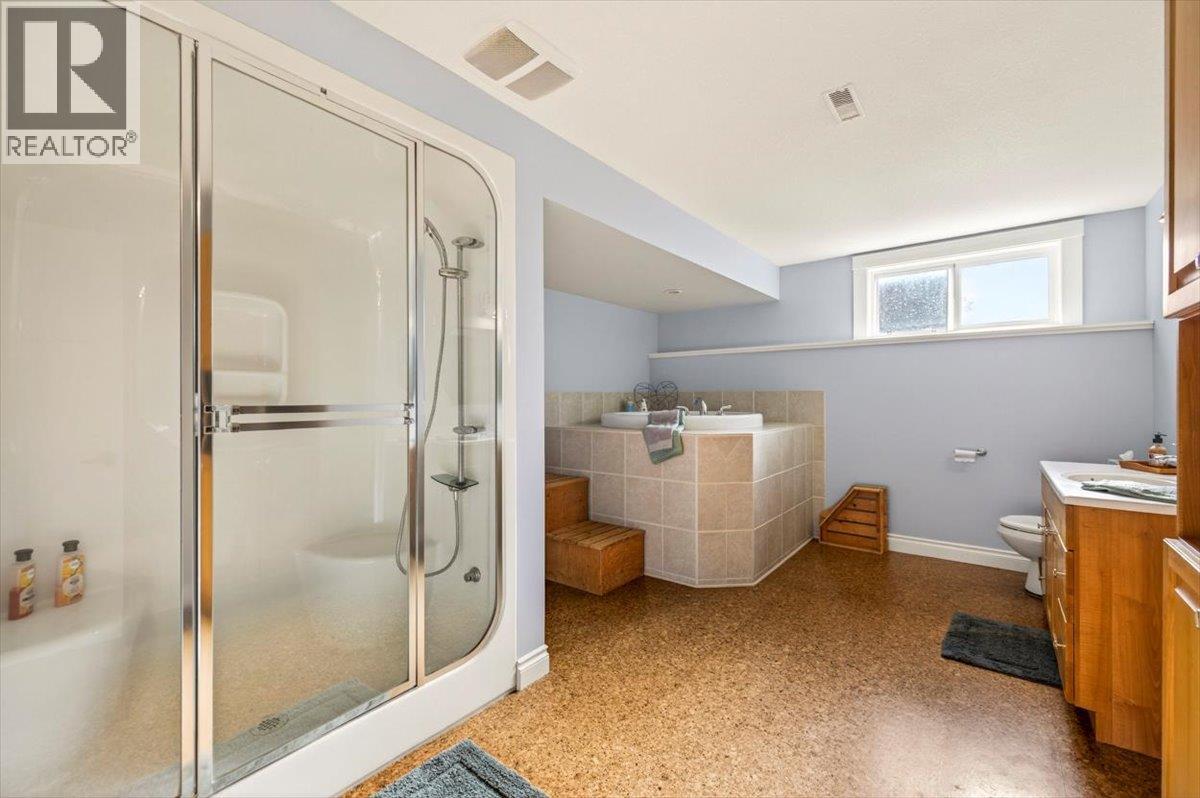 1258 Valley View Drive, Sparwood, British Columbia  V0B 2G2 - Photo 37 - 10390631