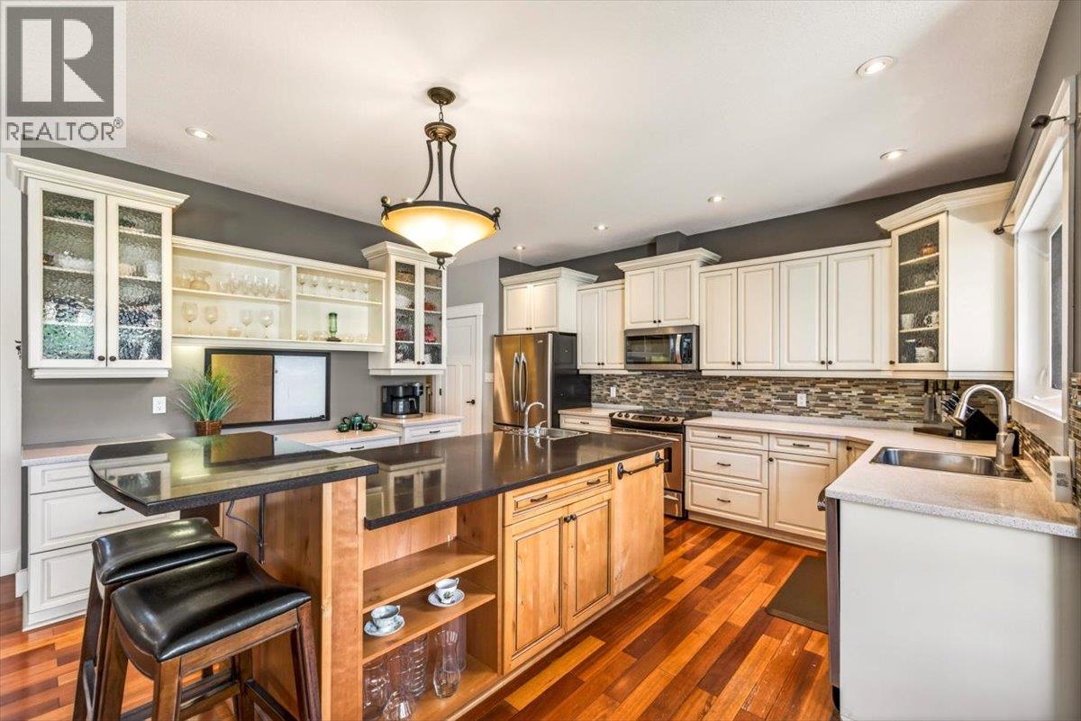 1258 Valley View Drive, Sparwood, British Columbia  V0B 2G2 - Photo 2 - 10390631