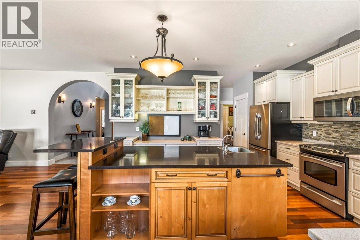 1258 Valley View Drive, Sparwood, British Columbia  V0B 2G2 - Photo 3 - 10390631