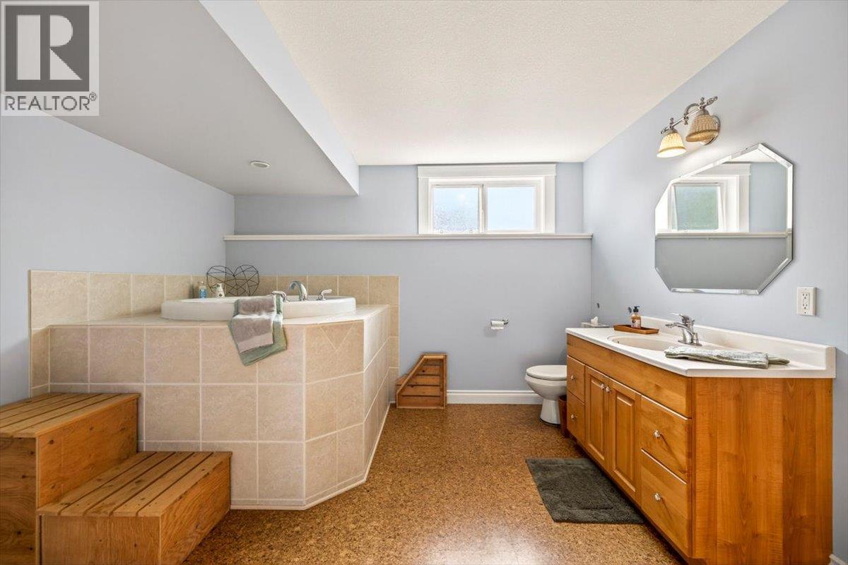 1258 Valley View Drive, Sparwood, British Columbia  V0B 2G2 - Photo 38 - 10390631