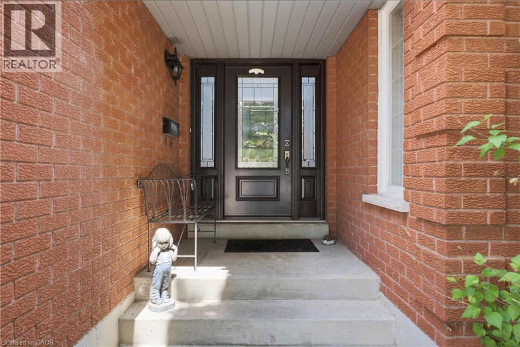 131 Huntingwood Avenue, Hamilton, Ontario  L9H 6X5 - Photo 6 - 40853793