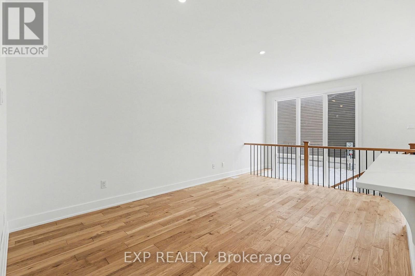 1186 Cope Drive, Ottawa, Ontario K2S 3C4 - Photo 3 - X13707954
