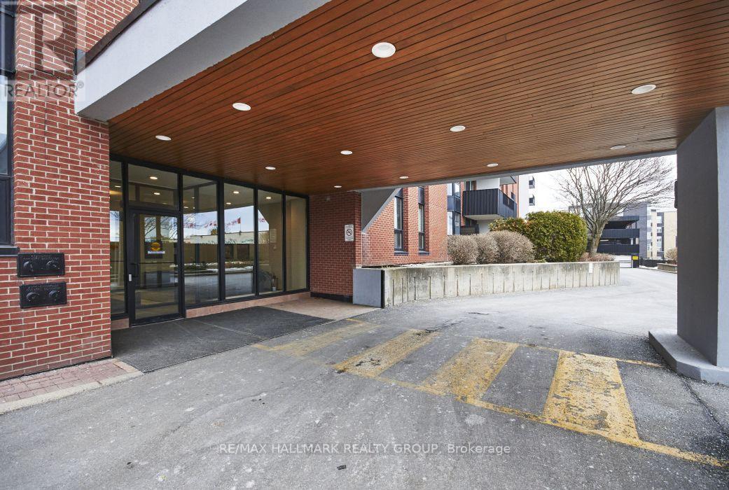801 - 2951 Riverside Drive, Ottawa, Ontario K1V 8W6 - Photo 2 - X13707996