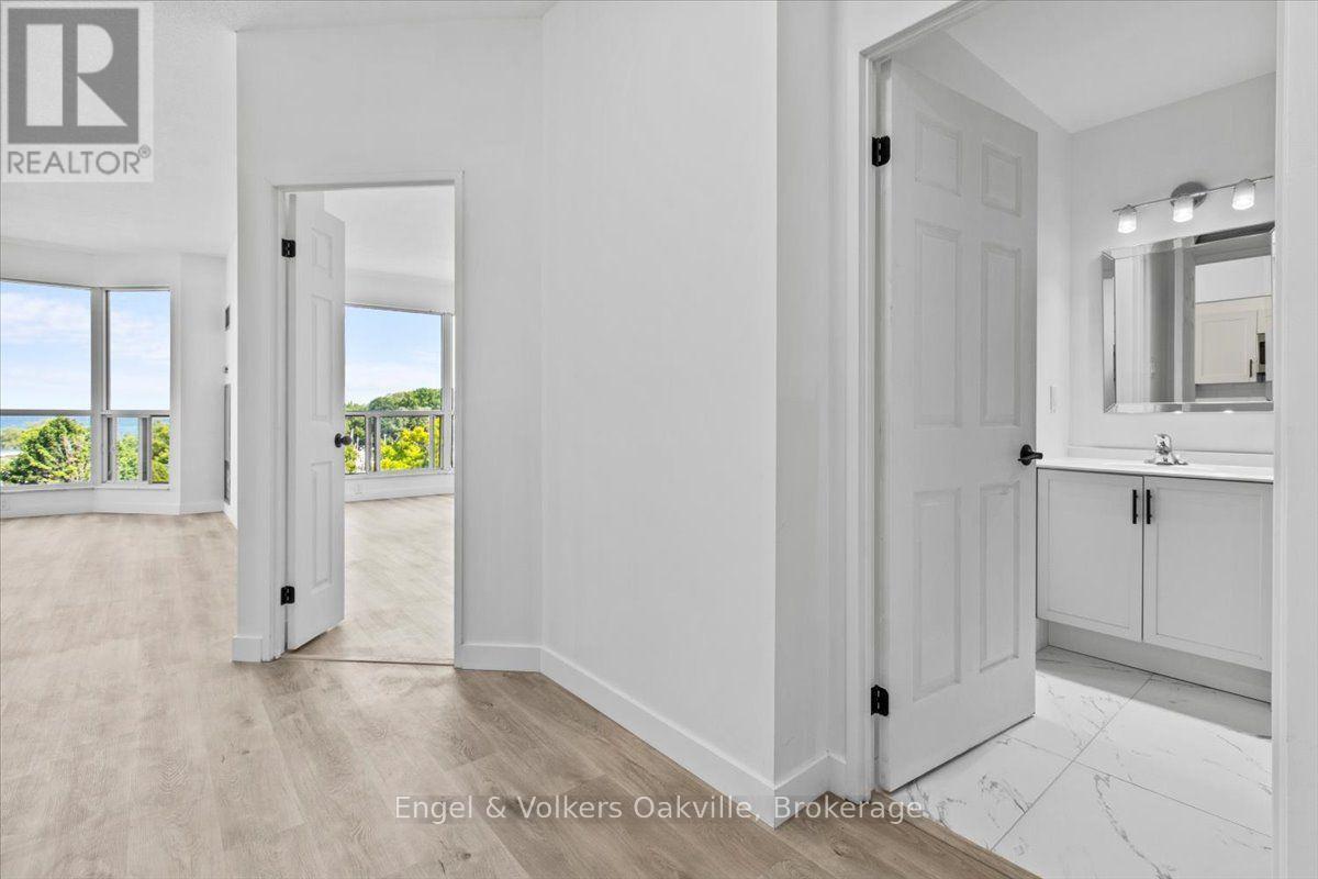 511 - 2511 Lakeshore Road W, Oakville, Ontario  L6L 6L9 - Photo 3 - W13707882