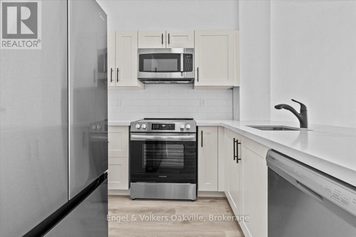 511 - 2511 Lakeshore Road W, Oakville, Ontario  L6L 6L9 - Photo 5 - W13707882