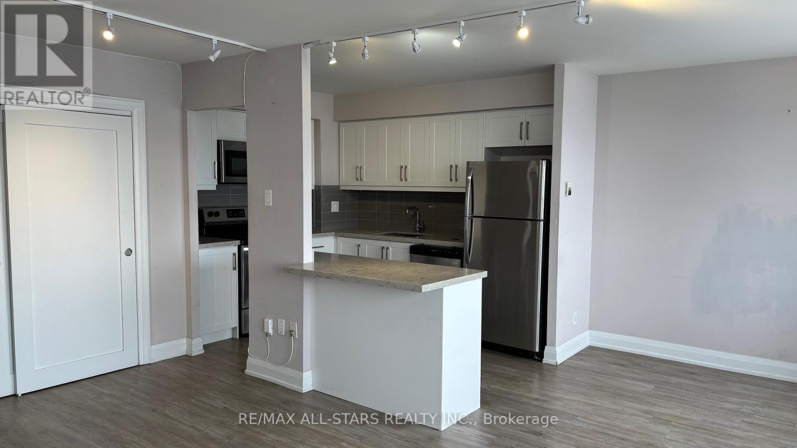 1906 - 10 Sunny Glenway, Toronto, Ontario  M3C 2Z3 - Photo 6 - C13707922